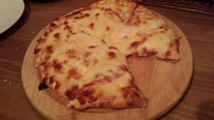 トル　トルコのチーズピザ